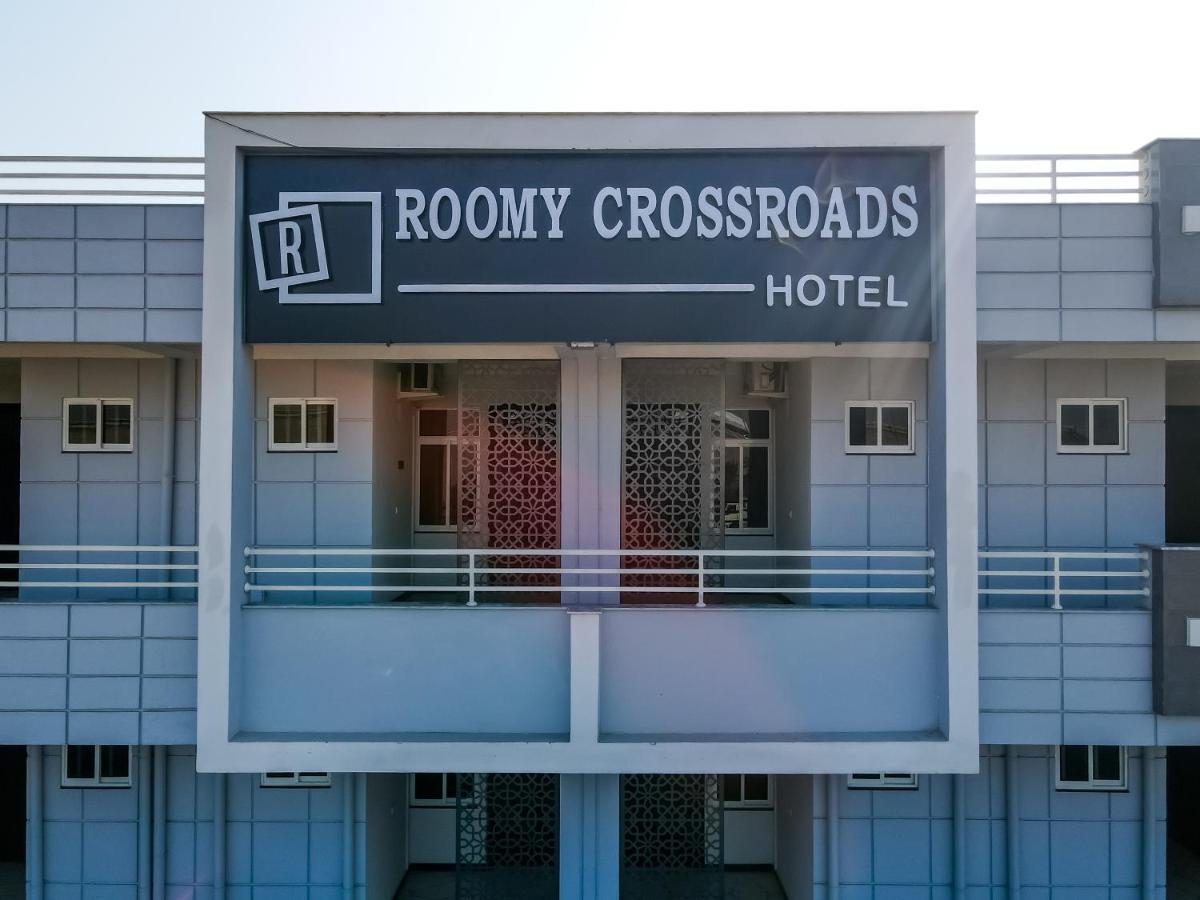Roomy Crossroads Hotel, Peshawar Exterior photo