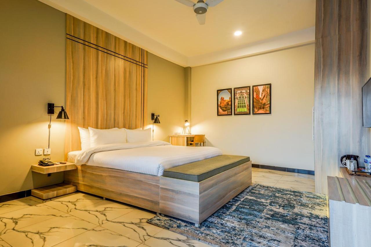 Roomy Crossroads Hotel, Peshawar Exterior photo