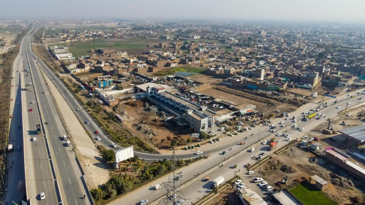 Roomy Crossroads Hotel, Peshawar Exterior photo