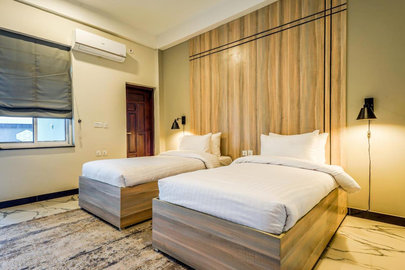 Roomy Crossroads Hotel, Peshawar Exterior photo